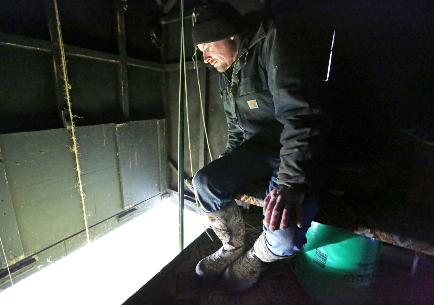 A sturgeon season with limited visibility